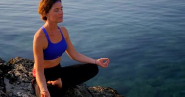 Denize yakın meditasyon