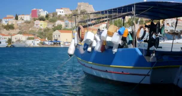 Bateau dans la ville maritime — Video