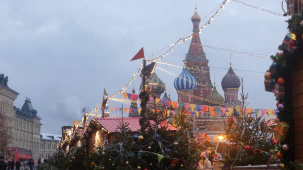 Moskva je vyzdobena na nový rok a vánoční svátky. — Stock video