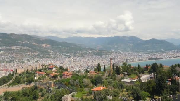 Kaleden Alanya şehir manzarası. Türkiye. — Stok video