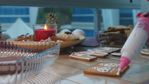 Preparación de la masa para la galleta de invierno, piparkook — Vídeo de stock