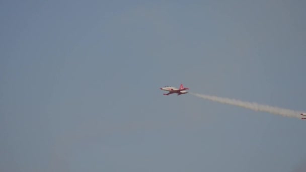 Antalya, Turkiet: april 2018. Turkiska stjärnor aerobatic team — Stockvideo