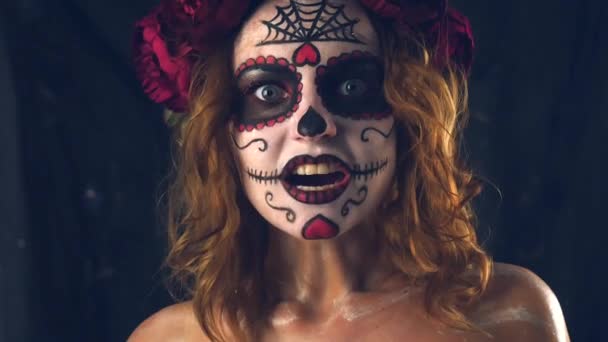 Santa Muerte woman on Halloween eve — Stock Video