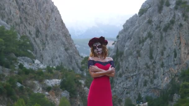 Maquillaje de Halloween mujer de Santa Muerte — Vídeos de Stock