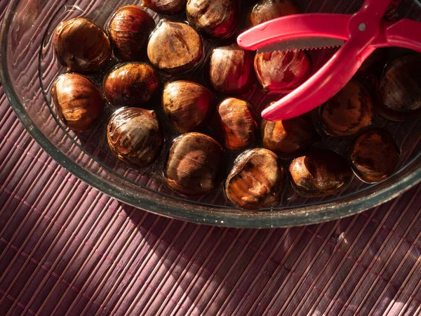 Raw chestnuts in the bowl with special scissors — Stock Photo, Image