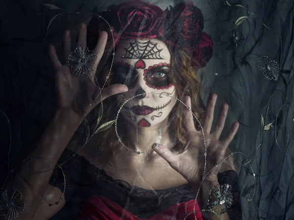 Santa Muerte maquillaje mujer en la víspera de Halloween — Foto de Stock