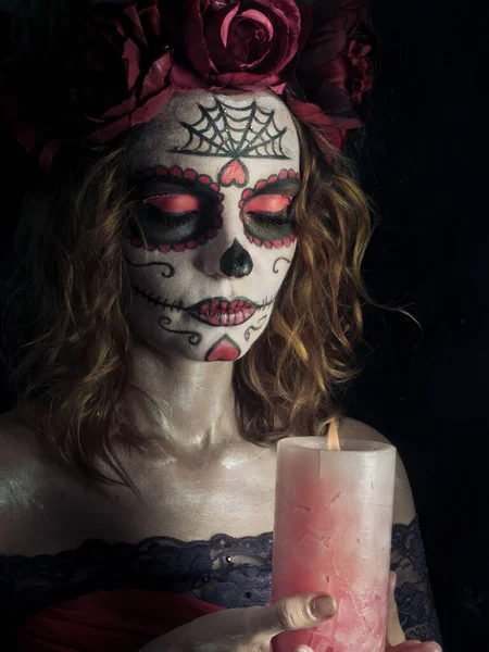 Santa Muerte maquillaje mujer en la víspera de Halloween — Foto de Stock