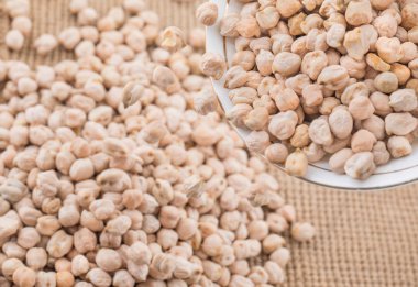 Kurutulmuş Nohut ayrıca Kabuli Chana, Garbanzo, Bengal Gram, Cicer Arietinum, Garbanzo Bean veya Nohut olarak da bilinir..