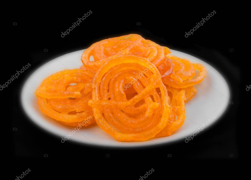 Jalebi, también conocido como imarti, imarati, paneer jalebi o zulbia