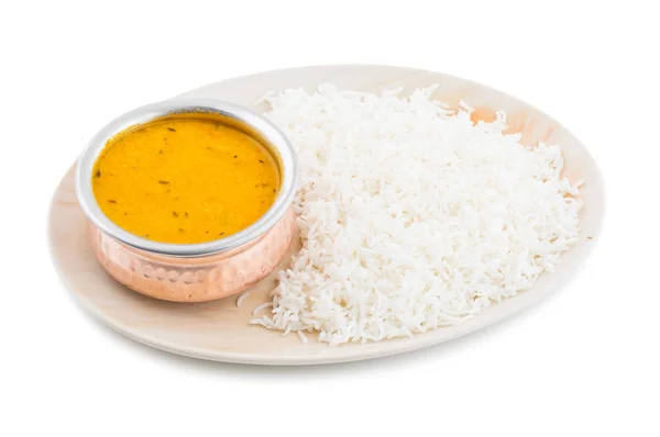 インドの伝統的な料理ダイヤルフライやライスもダイヤルシャワル ダイヤルシャワル ダイヤルライス 米やダイヤルタツカと全体の黄色のレンズ豆として知られている ダイヤルフライは白の背景に隔離された米で提供 — ストック写真