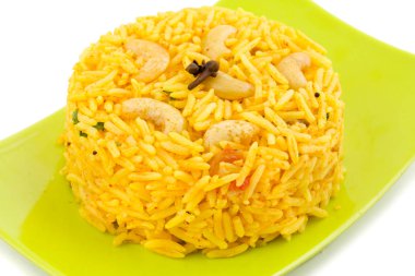 Hint mutfağı Pulav, Vejetaryen Biryani, Vejetaryen Pulav, Sebze Pulav, Biryani veya Sebze Pilav olarak da bilinir.