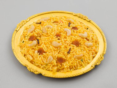 Hint mutfağı Pulav, Vejetaryen Biryani, Vejetaryen Pulav, Sebze Pulav, Biryani veya Sebze Pilav olarak da bilinir.