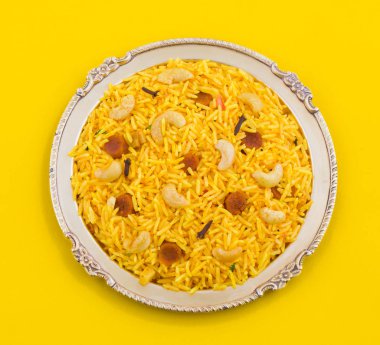 Hint mutfağı Pulav, Vejetaryen Biryani, Vejetaryen Pulav, Sebze Pulav, Biryani veya Sebze Pilav olarak da bilinir.