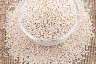 URAD Dal veya siyah Gram bölme darbe cilasız kapak da biliyorum olmadan Vigna Mungo, siyah Gram, Urad fasulye, Minapa Pappu, Mungo Bean, Matpe fasulye siyah gibi veya bölme siyah Gram