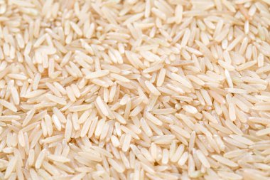 Sağlıklı ham kahverengi pirinç.