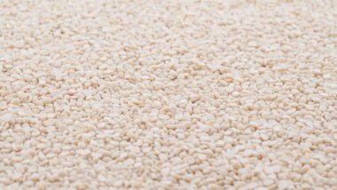 Urad Dal veya Black Gram Split Pulse Uncished Without cover olarak da bilinir Vigna Mungo, Black Gram, Urad Bean, Minapa Pappu, Mungo Bean, Black Matpe Bean veya Split Black Gram Tohumları olarak da bilinir..