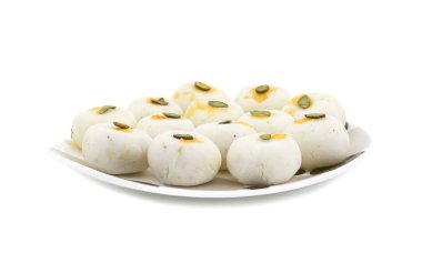 Hint tatlı pedası, pedha, pera ya da peday olarak da bilinir. Kalın ve yarı yumuşak parçalar halinde hazırlanmıştır. Ana malzemeler khoya, şeker ve kakule tohumları, şam fıstığı ve safran içerir.