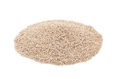 Yığın doğal susam da biliyorum olarak Hindistan'da beyaz arka plan üzerinde izole Til