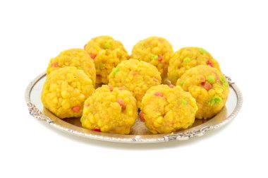 Laddu Ayrıca laddo olan tatlılar Hint Festivaller popüler top şeklinde laddoo gidecektir, biliyorum. Laddu un, kıyılmış hamur ve şeker diğer malzemelerle yapılır. Beyaz arka plan üzerinde laddu