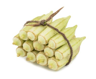 Yeşil bamya sebze veya Bayan parmak, beyaz arka plan üzerinde Bhindi izole