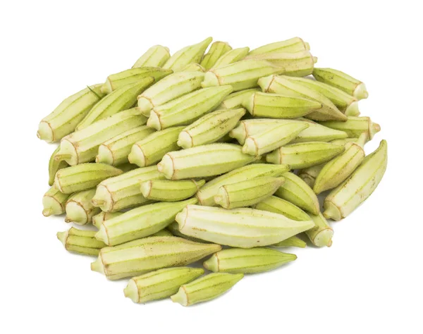 Yeşil bamya sebze yığını veya Bayan parmak, beyaz arka plan üzerinde Bhindi izole