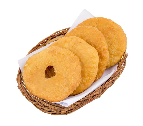 Hint geleneksel tatlı Kachori da biliyorum olarak Mawa Kachori, Kachauri veya Kachodi, doldurulmuş Kachori ile yoğunlaştırılmış süt, peynir ve kuru meyve ve hizmet ile şeker beyaz arka plan üzerinde izole şurubu