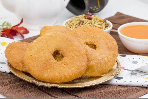 Hint Geleneksel Tatlı Kachori olarak da bilinir. Mawa Kachori, Kachauri veya Kachodi olarak da bilinir. Yoğunlaştırılmış süt, peynir ve kuru meyvelerle doldurulmuş ve şeker şurubuyla servis edilmiştir.