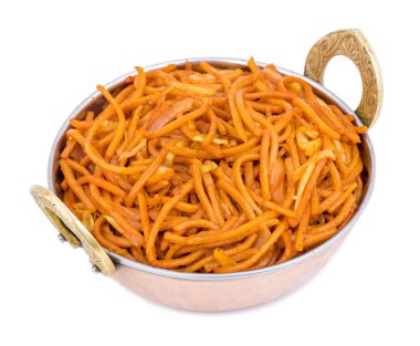 Baharatlı Kızarmış Sebze Chow Mein ayrıca Erişte ya da Hakka Eriştesi olarak da bilinir Erişte ve Sebzeli Popüler Doğu Tabağıdır.