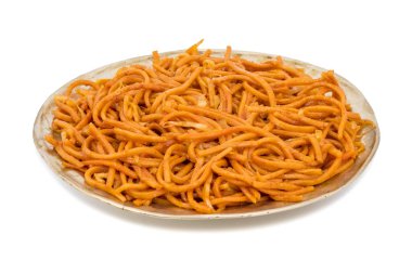 Baharatlı Kızarmış Sebze Chow Mein ayrıca Erişte ya da Hakka Eriştesi olarak da bilinir Erişte ve Sebzeli Popüler Doğu Tabağıdır.