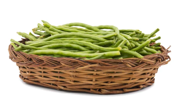 Snap Beans veya String Beans olarak da adlandırılan Yeşil Fasulyeler Beyaz Arkaplanda izole edildi