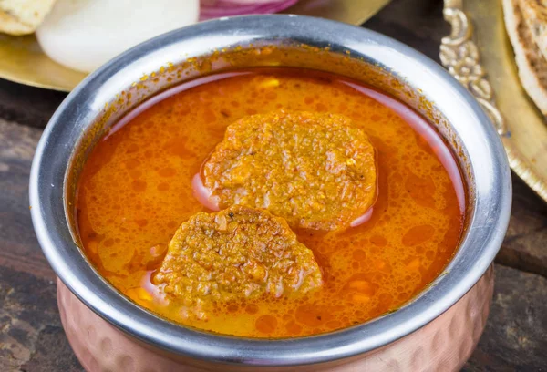 Hint Geleneksel Mutfağı Gatta Curry ayrıca Gatte ki Sabji ya da Besan Gatta olarak da bilinir Chapati, Soğan, Raita ya da Papad ile birlikte sunulan Rajasthan ünlü yemeğidir.