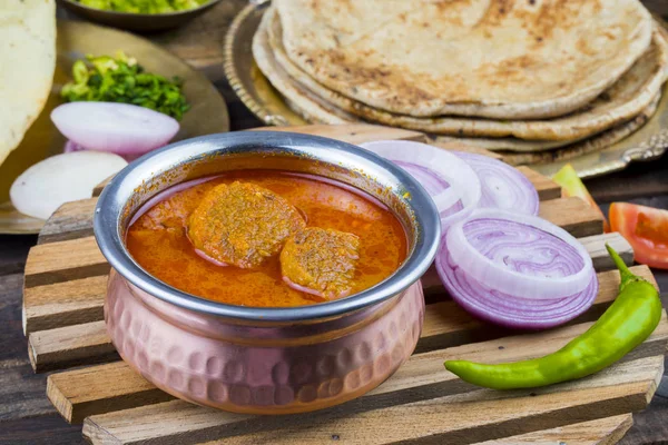 Hint Geleneksel Mutfağı Gatta Curry ayrıca Gatte ki Sabji ya da Besan Gatta olarak da bilinir Chapati, Soğan, Raita ya da Papad ile birlikte sunulan Rajasthan ünlü yemeğidir.