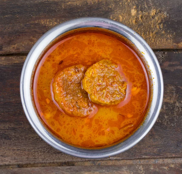 印度传统烹饪咖哩 Indian Traditional Cuisine Gatta Curry 又名Gatte Sabji或Besan Gatta 是一种拉贾斯坦邦著名的木制食品 — 图库照片