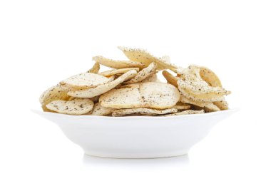 Hint baharatlı patates cipsi de biliyorum Aloo Papri, Aloo Papdi, Alu Papdi, gofret ve Aloo beyaz arka plan üzerinde izole cips