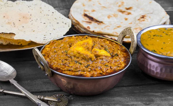 Indisches Essen Kadai Paneer Serviert Mit Dal Makhani Tandoori Oder — Stockfoto