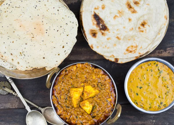 Comida Indiana Kadai Paneer Servido Com Dal Makhani Tandoori Papad — Fotografia de Stock