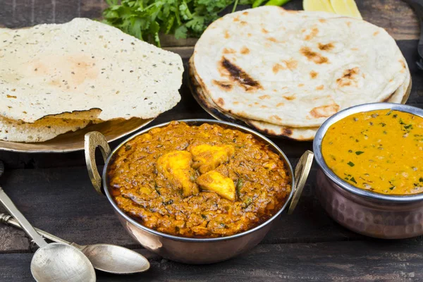 Indian Food Kadai Paneer Served Dal Makhani Tandoori Papad Also — Φωτογραφία Αρχείου