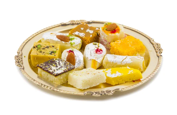 India Deliciosa Mezcla Dulce Mezcla Mithai Aislado Sobre Fondo Blanco —  Fotos de Stock