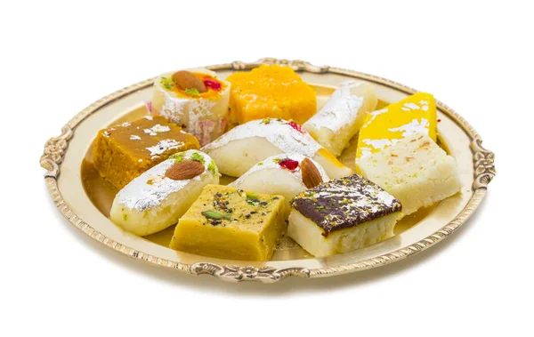 Indian Delicious Mix Sweet Food Mix Mithai Isolado Fundo Branco — Fotografia de Stock