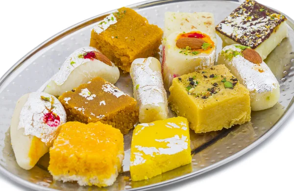 Indian Delicious Mix Sweet Food Mix Mithai Isolado Fundo Branco — Fotografia de Stock