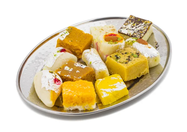 Indian Delicious Mix Sweet Food Mix Mithai Isolado Fundo Branco — Fotografia de Stock