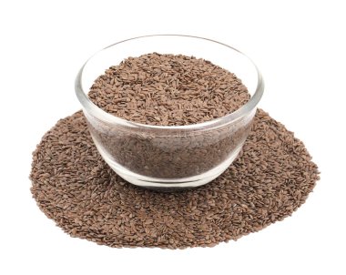 Organik Flax Tohumları Alsi, Linum usitatissimum veya beyaz arkaplanda izole edilmiş keten tohumu olarak da bilinir.