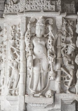 Antik mimari süsleme, taş oymacılığı dekorasyon iç Ranakpur Jain Tapınağı Rajasthan, Hindistan