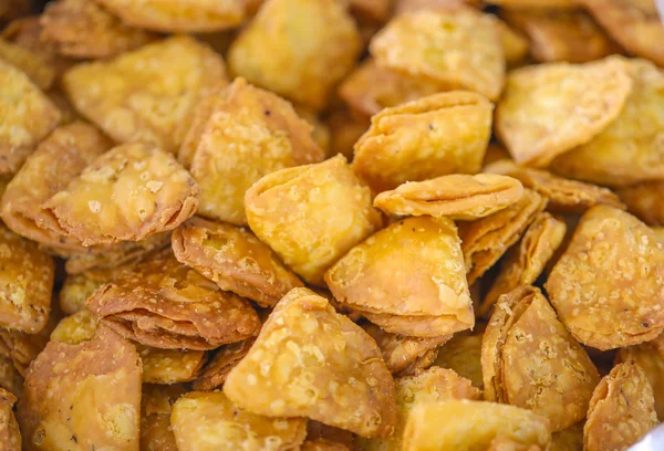 Hint sokak gıda Khari Puri veya Matari bir popüler ve Delicious Gucerat dili çay saati çerezim