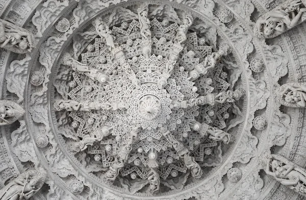 Antik mimari süsleme, taş oymacılığı dekorasyon iç Ranakpur Jain Tapınağı Rajasthan, Hindistan