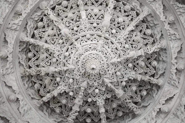 Antik mimari süsleme, taş oymacılığı dekorasyon iç Ranakpur Jain Tapınağı Rajasthan, Hindistan