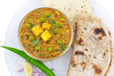 Hint mutfağı Mattar Paneer olduğunu bir vejetaryen Kuzey Hint yemeği oluşan, bezelye ve Paneer dayalı bir domates sos ile Garam Masala baharatlı. Bu kez Hint Tandoori Roti türü ile servis edilir