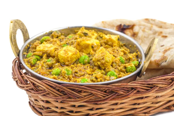 Hint mutfağı Mattar Paneer olduğunu bir vejetaryen Kuzey Hint yemeği oluşan, bezelye ve Paneer dayalı bir domates sos ile Garam Masala baharatlı. Bu kez Hint Tandoori Roti türü ile servis edilir