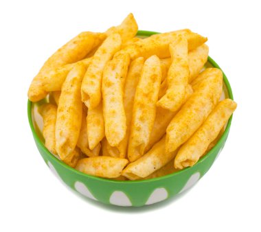 Lezzetli hafif baharatlı patates beyaz arka plan üzerinde izole Snack