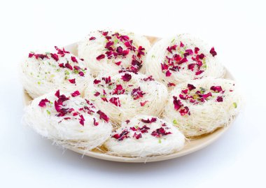 Hint Geleneksel Tatlı Yemekleri Desi Ghee Ki Pheni Sutarfeni, Firni, Seviyan, Laccha, Feni ya da Maida, Sugar and Fini hizmetçi olarak da bilinir.